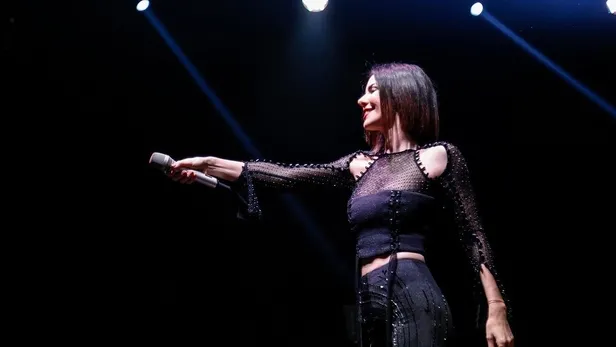 Defne Samyeli'ye konser şoku! Yok denecek kadar az bilet satıldı-2