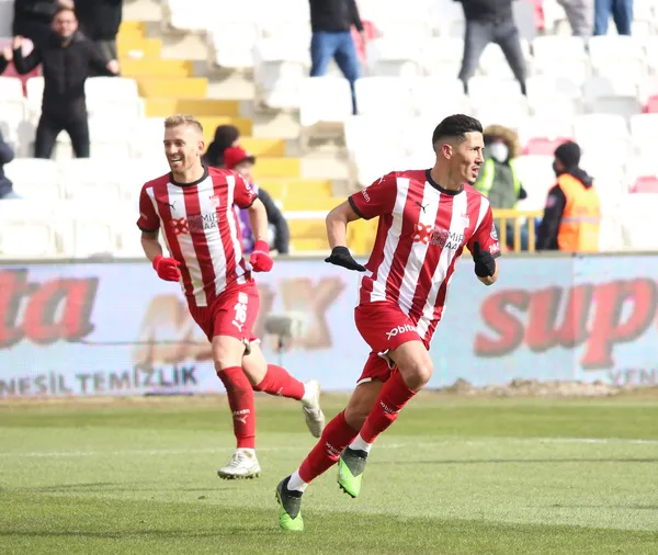 transfer-haberleri-faycal-fajr-sivasspora-veda-etti-1655731265262.jpg Transfer haberleri: Fayçal Fajr Sivasspor'a veda etti!-3