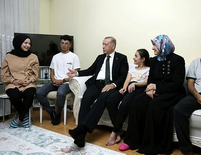 Seni görmez bile diye dalga geçtiler