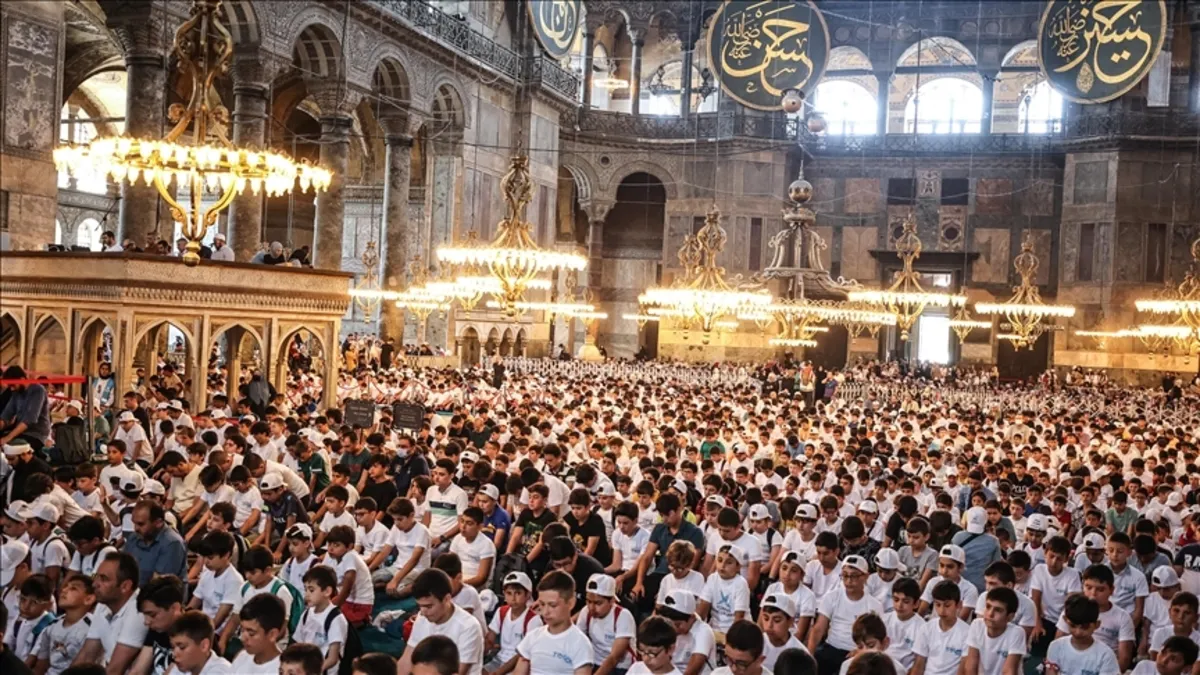 TÜGVA'dan Ayasofya'da 'Yaz Okulu Buluşması'