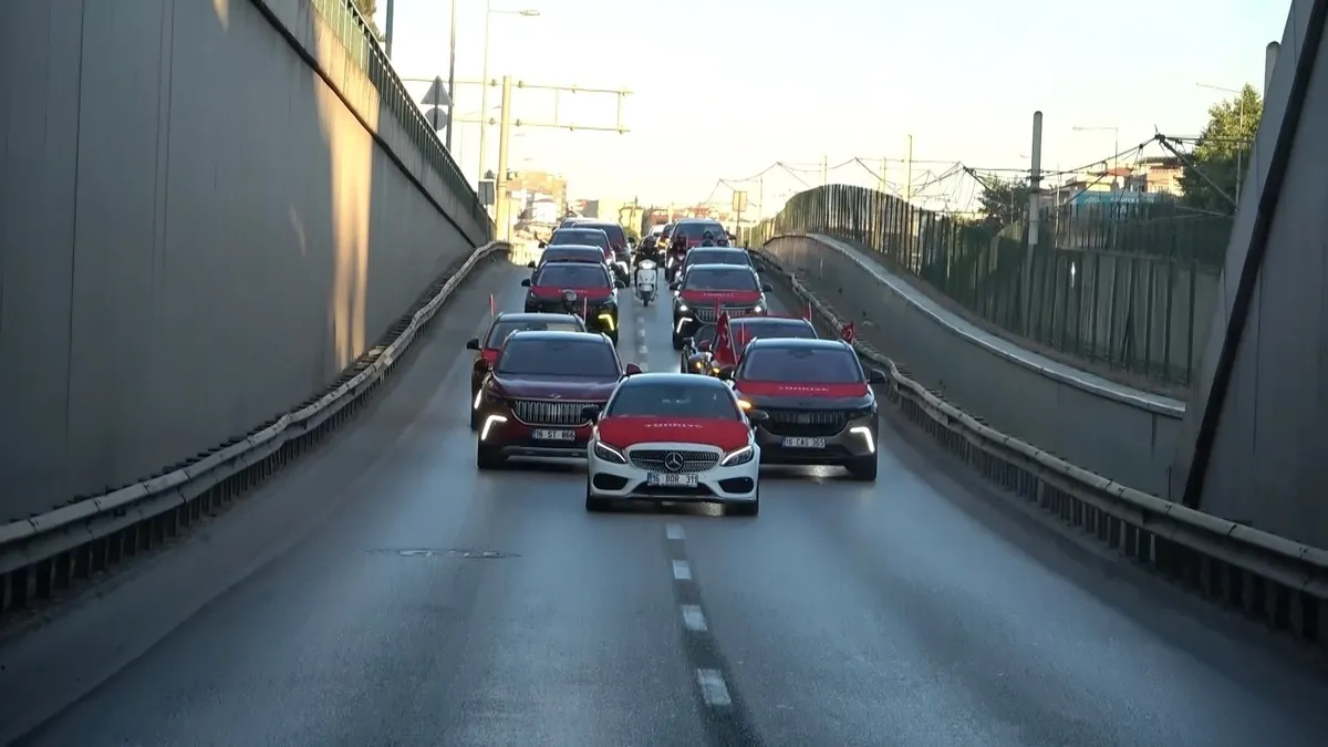 bursada-250-araclik-a-milli-konvoy-togglar-basrolde-yerli-kamavinganin-heyecani-ve-freestyle-sov-1781420392224.jpeg Bursa'da 250 araçlık "A Milli" konvoy! TOGG'lar başrolde | Yerli Camavinga'nın heyecanı ve freestyle şov-5