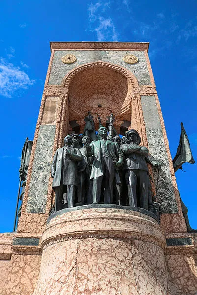 taksim-meydanindaki-cumhuriyet-anitinin-kaidesi-145-milyon-yasinda-fosiller-gorunur-konumda-1615787894476.jpg Taksim Meydanı'ndaki Cumhuriyet Anıtı'nın kaidesi 145 milyon yaşında! Fosiller görünür konumda-6