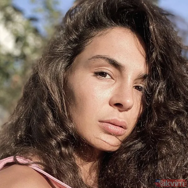 Burak Özçivit’in biricik eşi Fahriye Evcen’den cesur paylaşım! Sosyal medyayı yakıp geçti: Gerçekten çok güzel! - 27