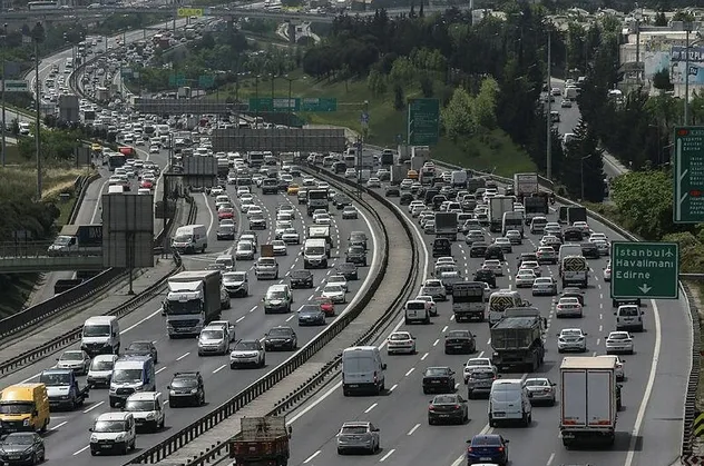 İstanbul'da trafik yoğunluğu yüzde 53'e ulaştı! (Güncel yol durumu)