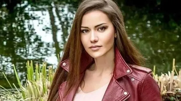 Masumlar Apartman'ı 'sen gidersen o var' dedi kolları sıvadı! Dizinin İnci'si Farah Zeynep Abdullah gidiyor Fahriye Evcen geliyor-7