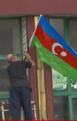 A Haber Karabağ'da! Vatandaşlar Azerbaycan bayrakları asıyor