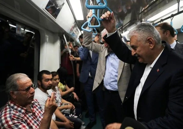 Başbakan Yıldırım metro ve Marmaray'ı kullandı-7