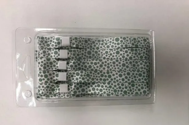 ates-yukselince-renk-degistiren-korona-maskesi-1599834581670.jpg Ateş yükselince renk değiştiren korona maskesi-3