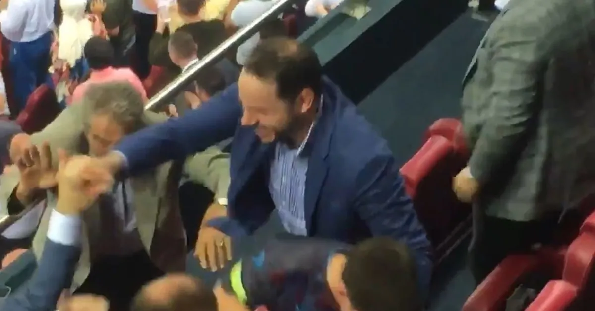 Trabzonspor - Sparta Prag maçında Bakan Berat Albayrak'ın gol sevinci
