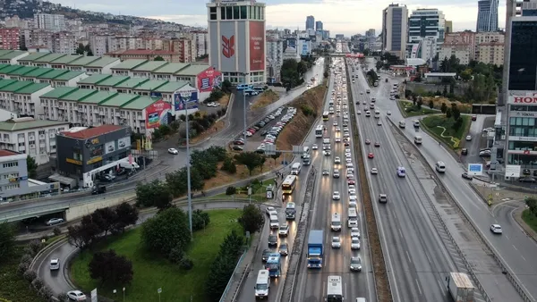 son-dakika-istanbula-yagmur-yagdi-trafik-yogunlugu-yuzde-60i-gecti-1631250324021.jpg SON DAKİKA: İstanbul'a yağmur yağdı! Trafik yoğunluğu yüzde 60'ı geçti-5