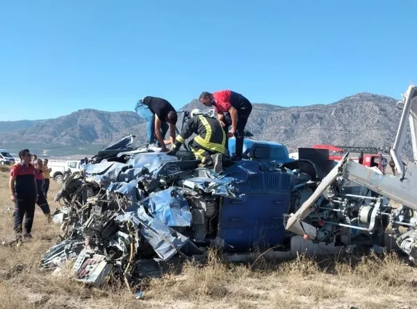 marmaristeki-yangina-mudahaleye-giden-helikopter-denizlide-dustu-iste-zamanla-yarisin-goruntuleri-1663832626523.jpg Marmaris'teki yangına müdahaleye giden helikopter Denizli'de düştü! İşte zamanla yarışın görüntüleri...-6