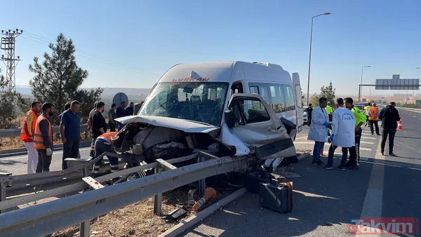 Gaziantep'te servis minibüsü kazası: Bariyerlere ok gibi saplandı! - 2
