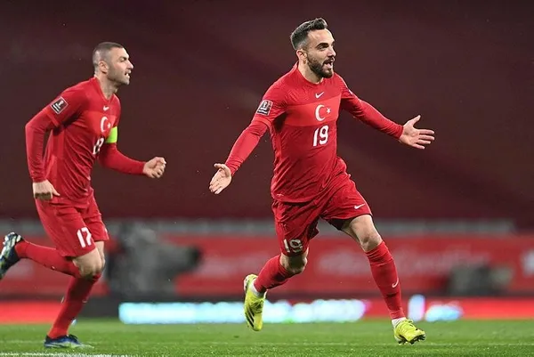 fenerden-cifte-bomba-1619218384008.jpeg Fenerbahçe'de çifte bomba! Kenan Karaman ve Kaan Ayhan için harekete geçildi...-2