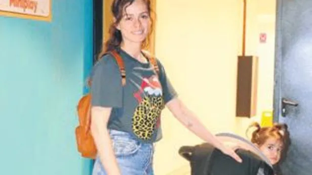 Özge Özpirinçci kızı Mercan ile keyifli vakit geçirdi