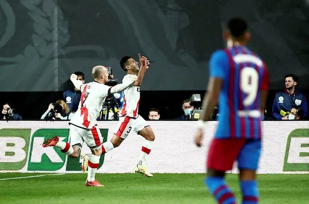 falcao-atmaya-devam-ediyor-barcelonayi-da-yikti-1635363426936.jpeg Falcao atmaya devam ediyor! Barcelona'yı da yıktı-4