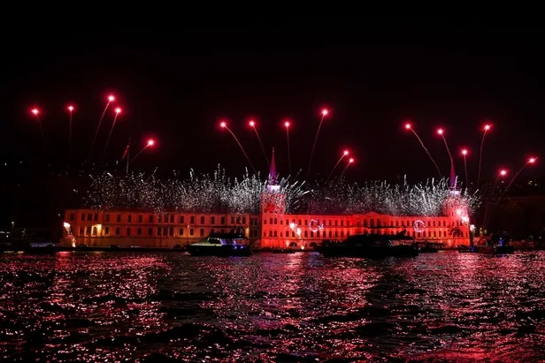 İstanbul'da tarihi mekanlara 30 Ağustos Zafer Bayramı'na özel ışıklandırma-3