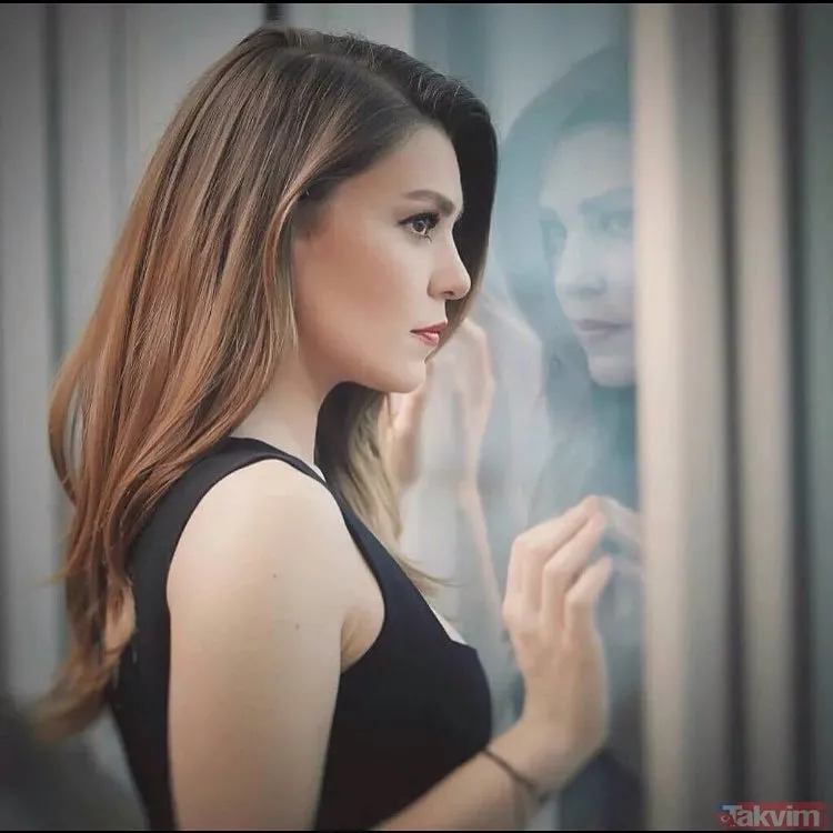Aslı Enver sere serpe uzandı iddialı pozları olay oldu! Makyajsız hali