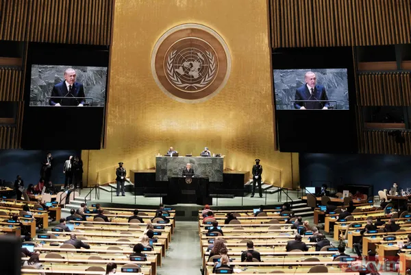 Dünya, Başkan Recep Tayyip Erdoğan'ı izledi! İşte BM'deki tarihi konuşmadan kareler... - 12
