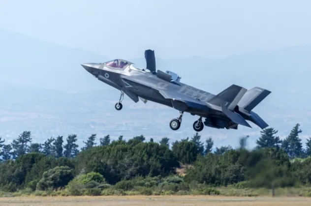 Gerilim tırmanıyor: F-35'ler havalandı