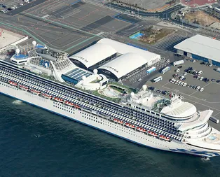 Koronavirüs nedeniyle karantinaya alınan cruise gemisinde 44 kişide daha virüs tespit edildi