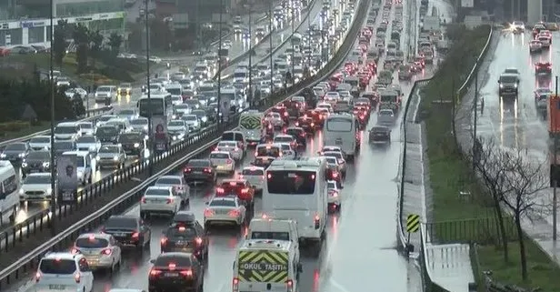 İstanbul’da yağmur trafiği: Yoğunluk yüzde 85’e ulaştı | Trafik durma noktasına geldi