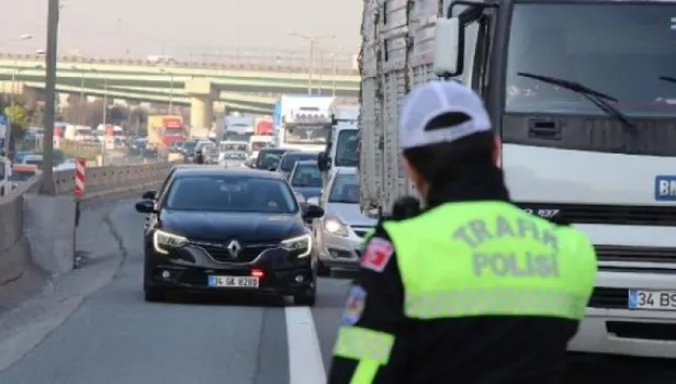 Araçlara "Çakar lamba" düzenlemesi: 1 Kasım'dan itibaren yasaklandı1 Peki kimler kullanabilecek? -Video