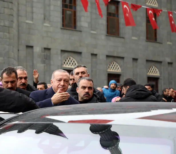 Başkan Erdoğan bedensel engelli yüzücülerle sohbet etti-6