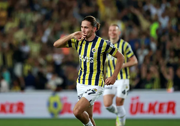 miguel-crespo-avrupanin-zirvesinde-bu-sezon-baska-oynuyor-1663781602665.jpg Miguel Crespo Avrupa'nın zirvesinde... Bu sezon başka oynuyor-3