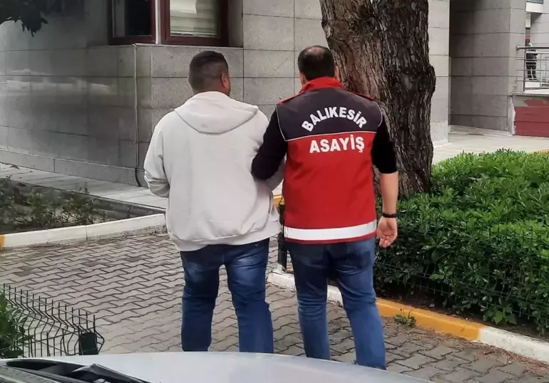 ata-emre-akman-kimdir-balikesir-kurye-cinayeti-katili-kim-yakalandi-mi-motokurye-cinayetinde-bicaklanma-ani-or-1715751765386.jpeg