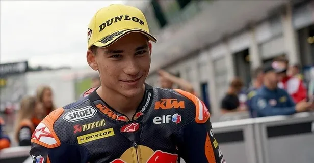 Deniz Öncü sahne alıyor