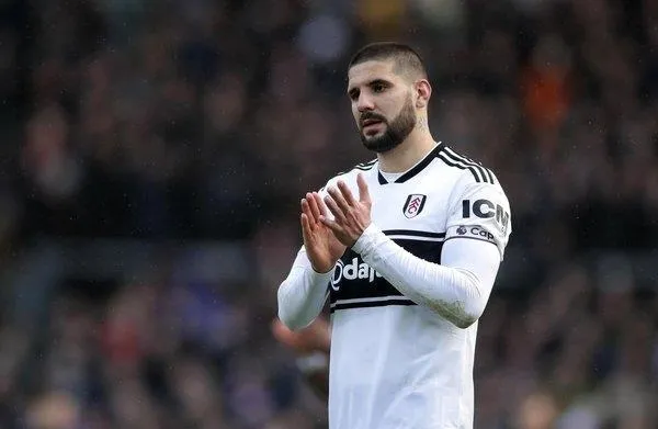 Kartal’ın eski yıldızı Tosic, Sırp golcü Mitrovic'i markaja aldı-9
