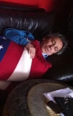 Can Dündar bu kez ABD bayrağına sarıldı