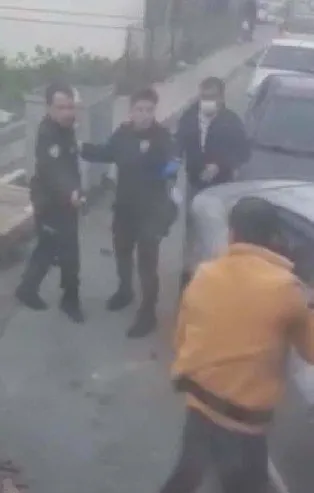 Son dakika: Arnavutköy'de bekçiye sopayla saldıran Y.D. suç makinası çıktı! Olay anı kamerada