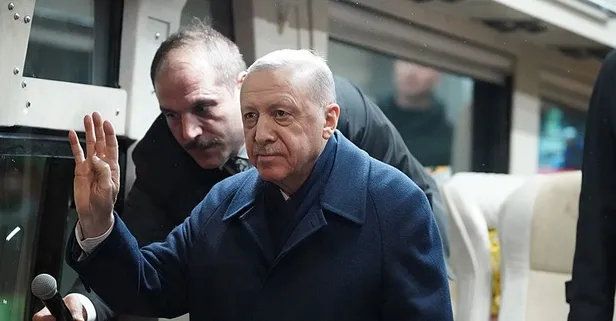 Başkan Erdoğan baba ocağı Rize'de: Hemşehrilerini selamladı