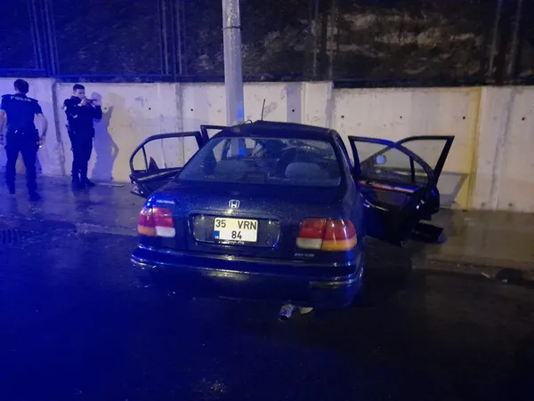 otomobil-aydinlatma-diregine-carpti-3-yarali-1631246508692.jpg Otomobil aydınlatma direğine çarptı! 3 yaralı-4