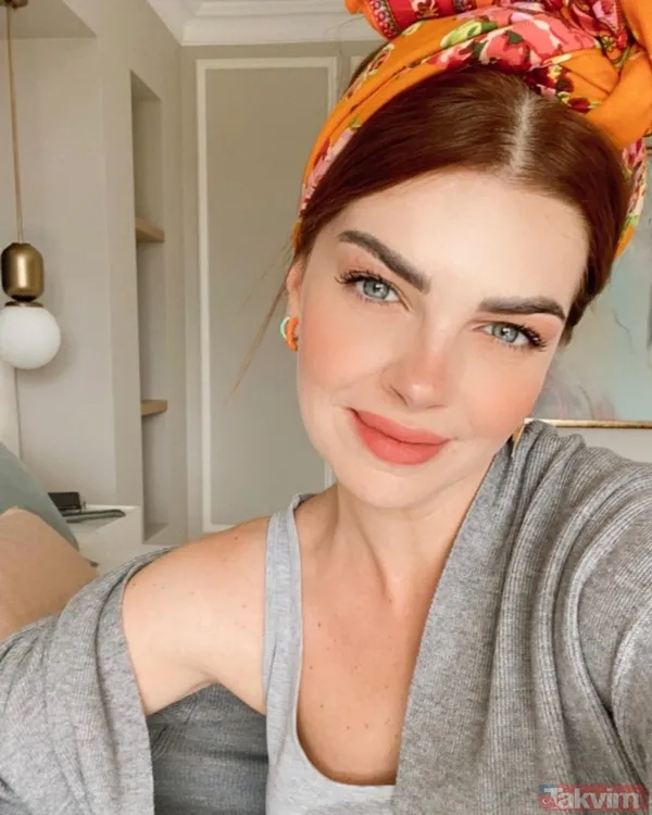 Kıbrıs: Zafere Doğru’nun İnci'si Pelin Karahan’ın annesini gören dilini ısırdı! Güzelliğiyle kızını gölgede bıraktı herkes hayran kaldı - 1