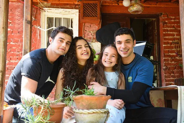 kardeslerimin-yildizi-yalniz-kurta-geciyor-iddialari-buyuk-yanki-uyandirdi-dengeleri-altust-edecek-1642534271825.jpg Büyük yankı uyandırdı dengeleri altüst edecek! Kardeşlerim'in yıldızı Yalnız Kurt'a geçiyor iddiaları!-3