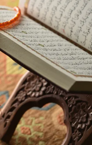 Şah suresinin okunuşu ve Türkçe anlamı! Şah suresinin fazileti nedir? Şah suresi kaç ayetten oluşur, nasıl okunur?