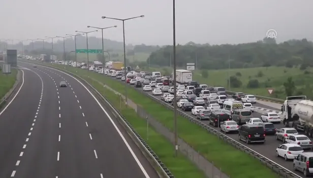 Anadolu Otoyolu'nda bayram trafiği