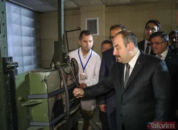 Ukrayna Devlet Başkanı Vladimir Zelenskiy'nin Rusya-Ukrayna savaşında kullandığı balistik korumalı kask ve yelek Yozgat'ta üretiliyor - 4