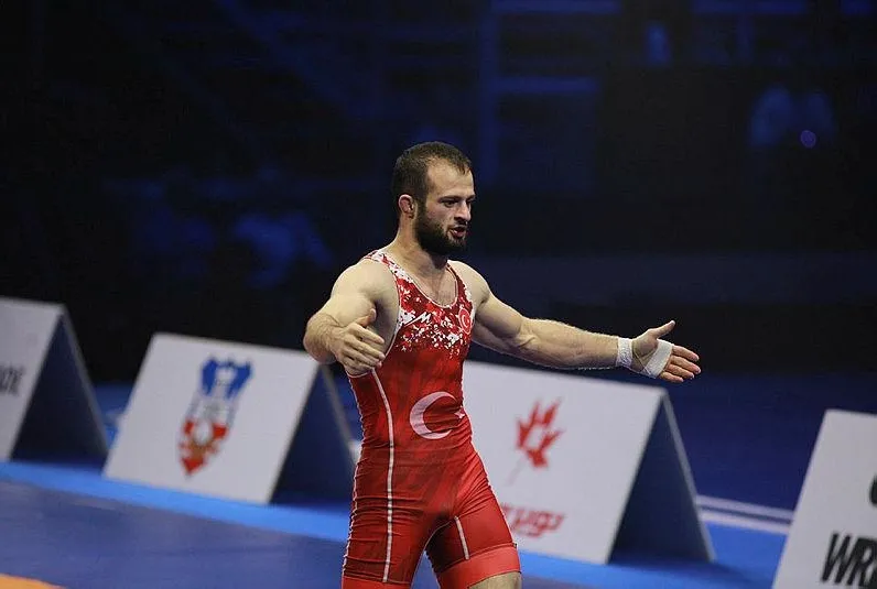 Enes Başar’dan bronz madalya