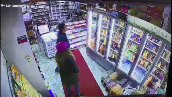 istanbul-esenlerde-bufeden-hirsizlik-yapan-kadin-dikkat-dagitmak-icin-soyundu-1608205069691.jpg İstanbul Esenler'de büfeden hırsızlık yapan kadın dikkat dağıtmak için soyundu-6