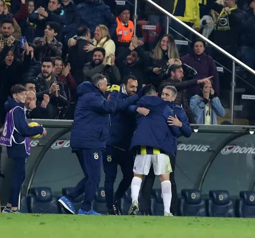 Gol sonrası Ersun Yanal ve Tolgay Arslan detayı gözlerden kaçmadı-5