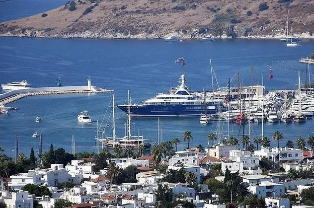 Tatil göçü başladı! Otellerde yer kalmadı, kiralık yazlıklar kapışıldı...