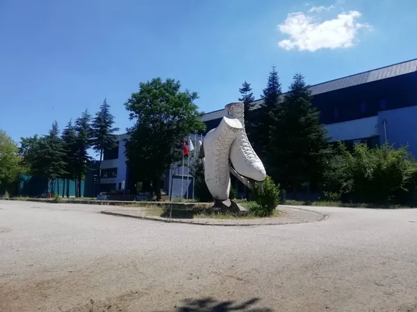 chpli-ankara-buyuksehir-belediyesi-yonetimindeki-turkiyenin-ilk-olimpik-buz-sporlari-tesisi-9-aydir-kapali-1628585785856.jpg CHP'li Ankara Büyükşehir Belediyesi yönetimindeki Türkiye'nin ilk olimpik buz sporları tesisi 9 aydır kapalı-10