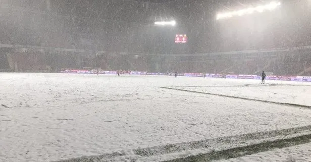 SON DAKİKA: Süper Lig maçlarına kar engeli! İki maç ertelendi bir maçın saati değişti