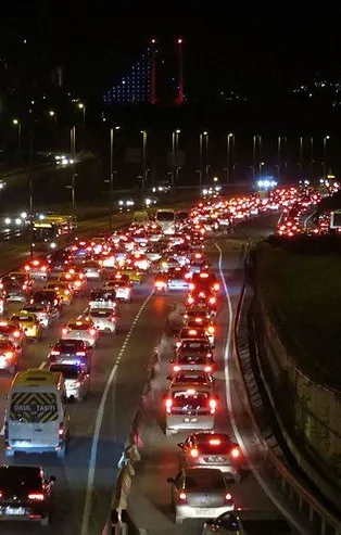 Kısıtlama sonrası İstanbul güne hareketli başladı | İstanbul yol durumu
