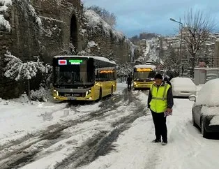 İstanbul’a kar yağdı! İETT otobüsleri trafiği kilitledi