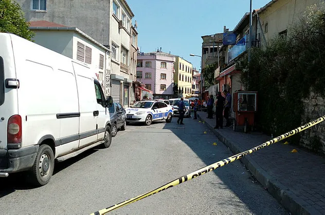 İstanbul'da silahlı kavga! 3 kişi yaralandı