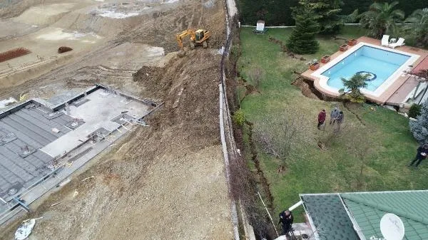 Büyükçekmece'de korkutan görüntü: Dev yarıklar oluştu! Villalarda çökme tehlikesi-2